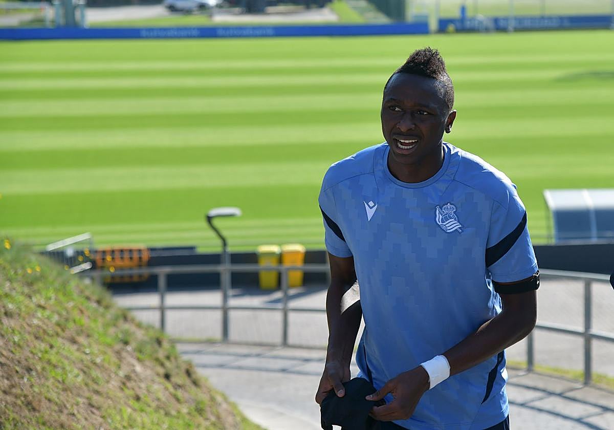 Sadiq Umar, dispuesto a entrenar en la sesión de este viernes en Zubieta
