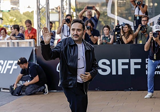 Juan Antonio Bayona, a su llegada al hotel María Cristina.