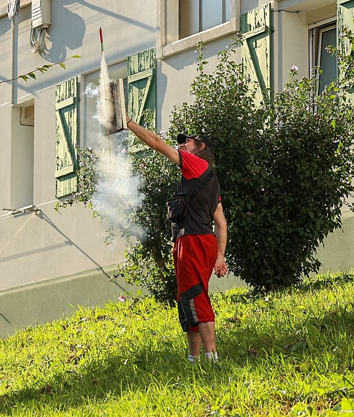 Imagen secundaria 2 - Chupinazo infantil de los Porrontxos el jueves en Egia.