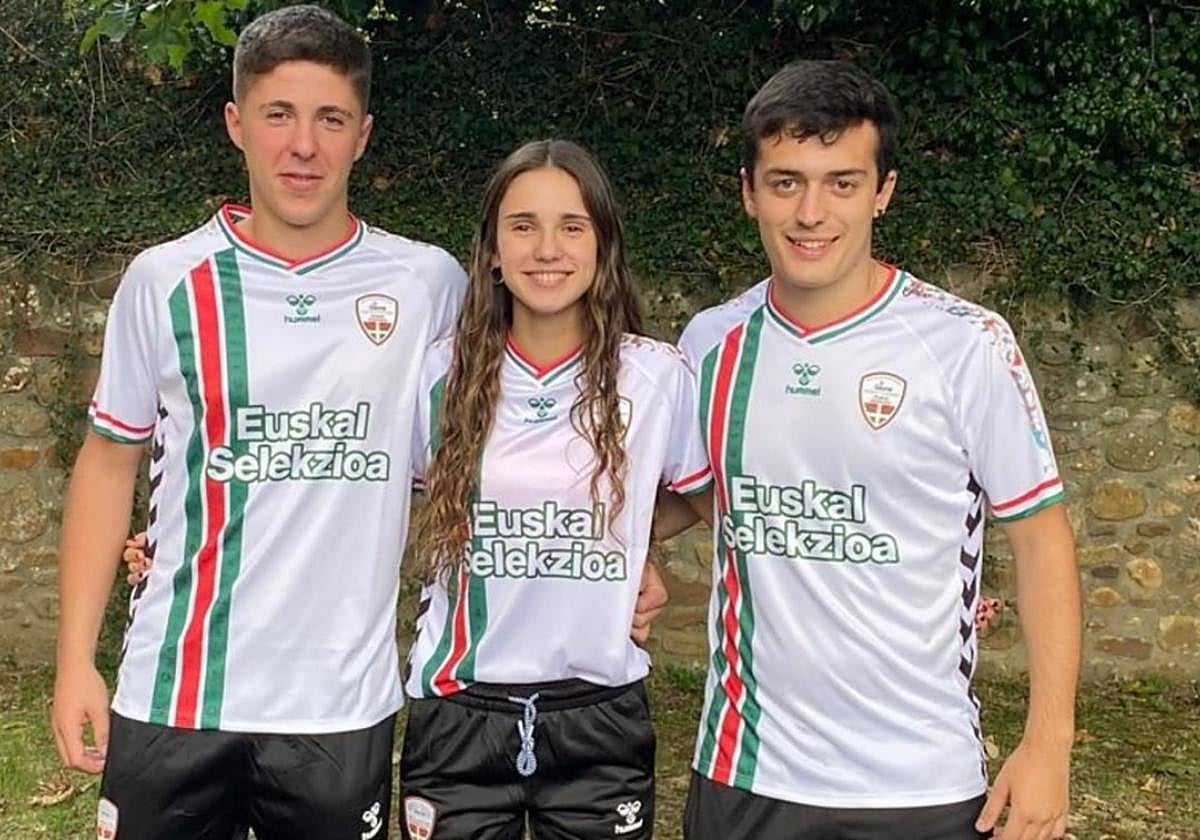 Los tres pelotaris de Hernani que se encuentran participando con la selección de Euskadi en el Mundial sub 23.