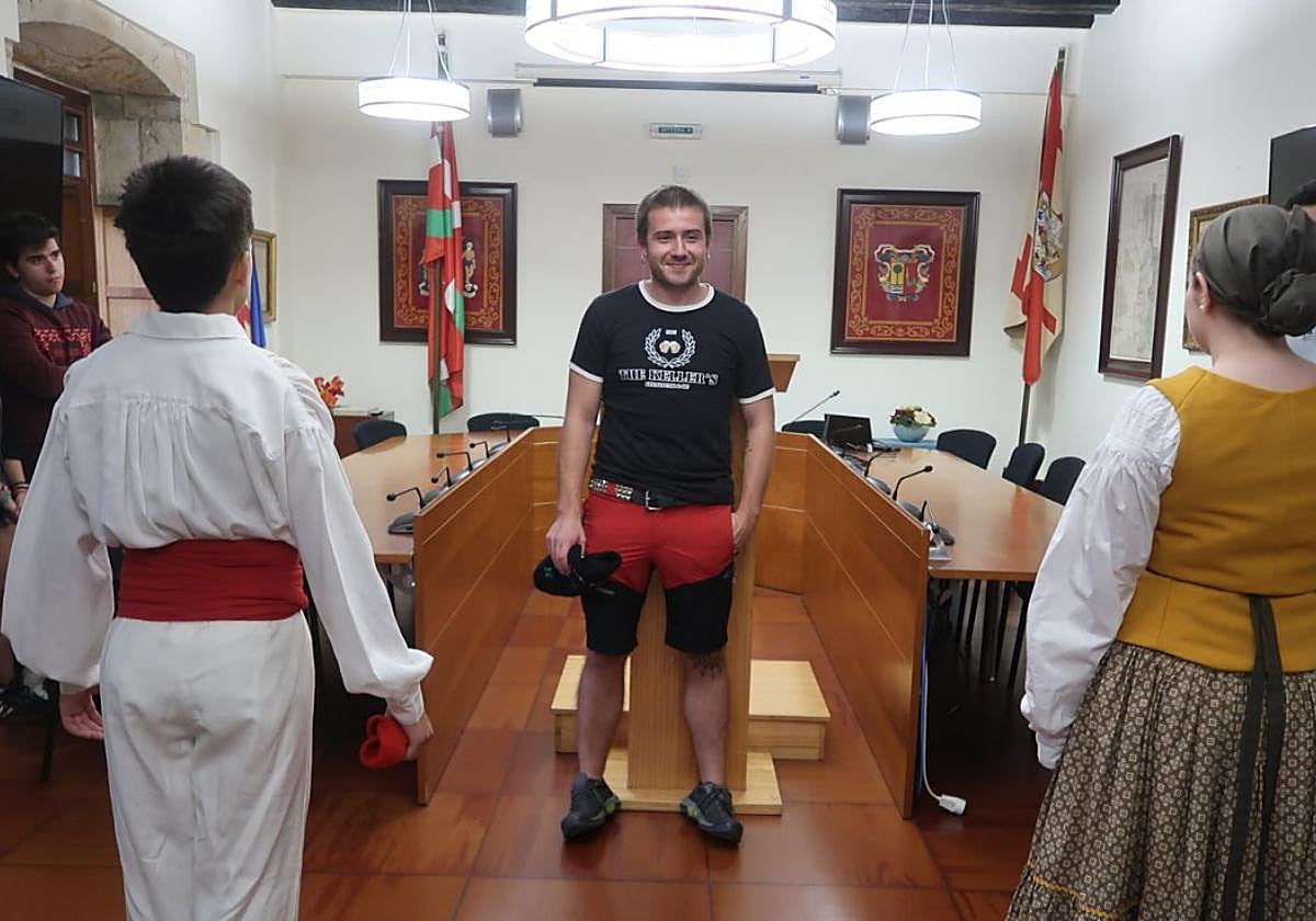 Garitano, agradecido y emocionado en el reconocimiento institucional recibido el miércoles.