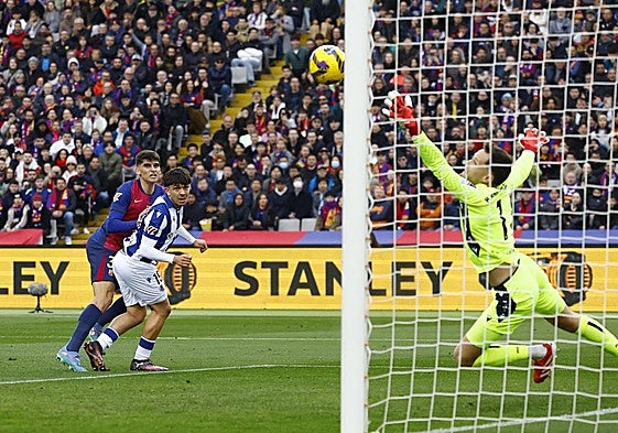 Momento del duelo Barcelona-Real Sociedad de la temporada pasada.