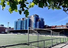 Imagen del campo de fútbol de Serralta, en el barrio de Lutxana, en el que juega el Pauldarrak.