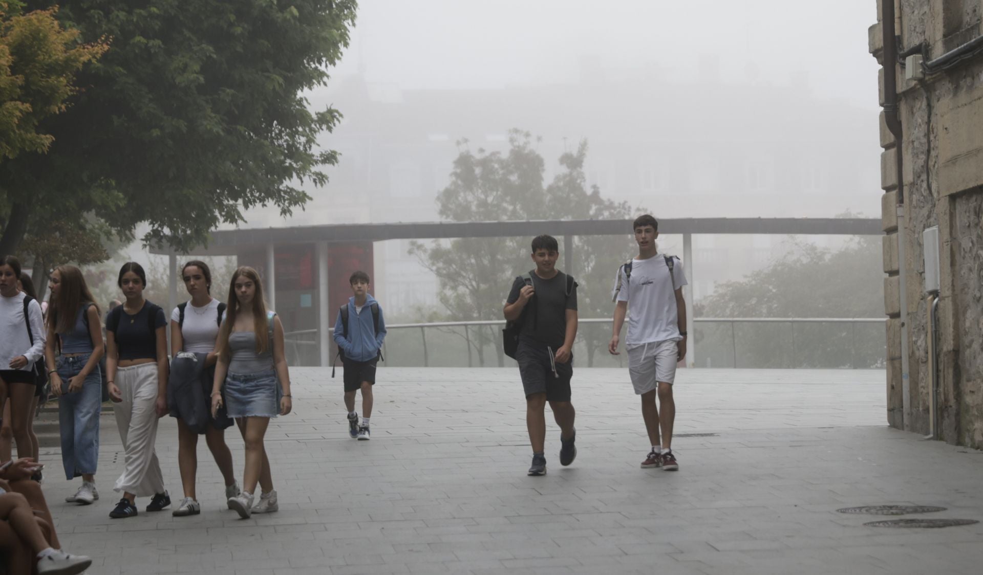 La niebla cubre la costa guipuzcoana