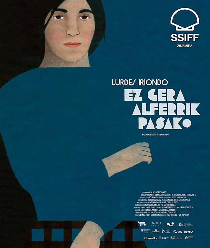 Imagen secundaria 2 - Lurdes Iriondo haren azken argazkietako batean. Inge Mendioroz eta Idoia Garzes dokumentalgileak. Dokumentaleko kartela. 