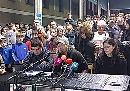 El padre del menor en comparecencia pública.