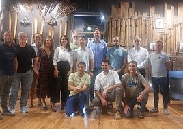 Txikon recibió en Mendietxe a los investigadores internacionales así como a representantes institucionales.