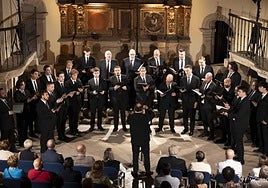 El coro Ferrum, que hoy estará en Erribera, durante una actuación.