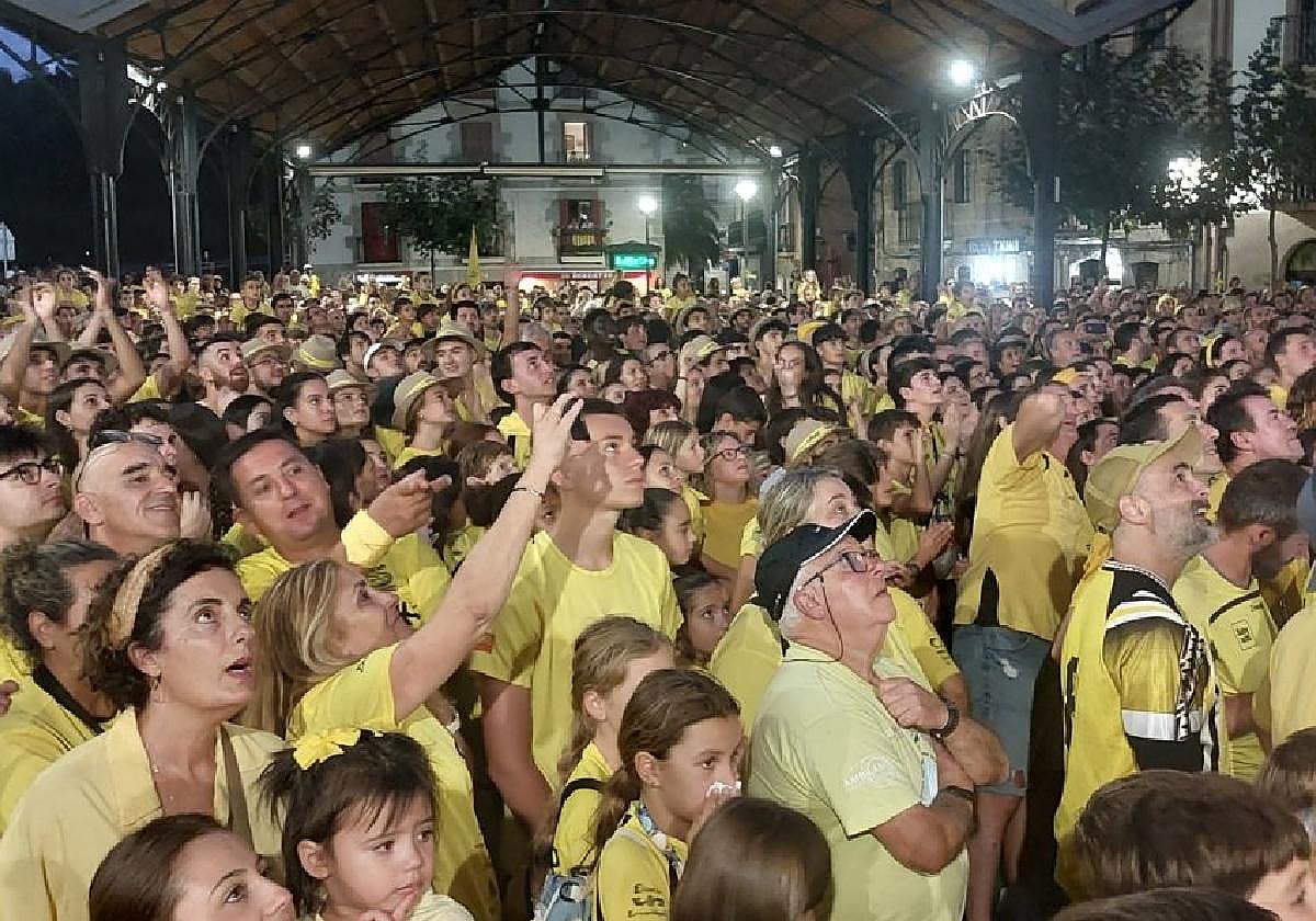 Joan den igande iluntzean arraunlariei egin zitzaien harrera eta ospakizuna izugarria izan zen.