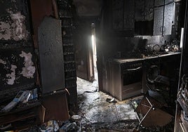 Vivienda afectada por el fuego en el barrio donostiarra de Bidebieta.