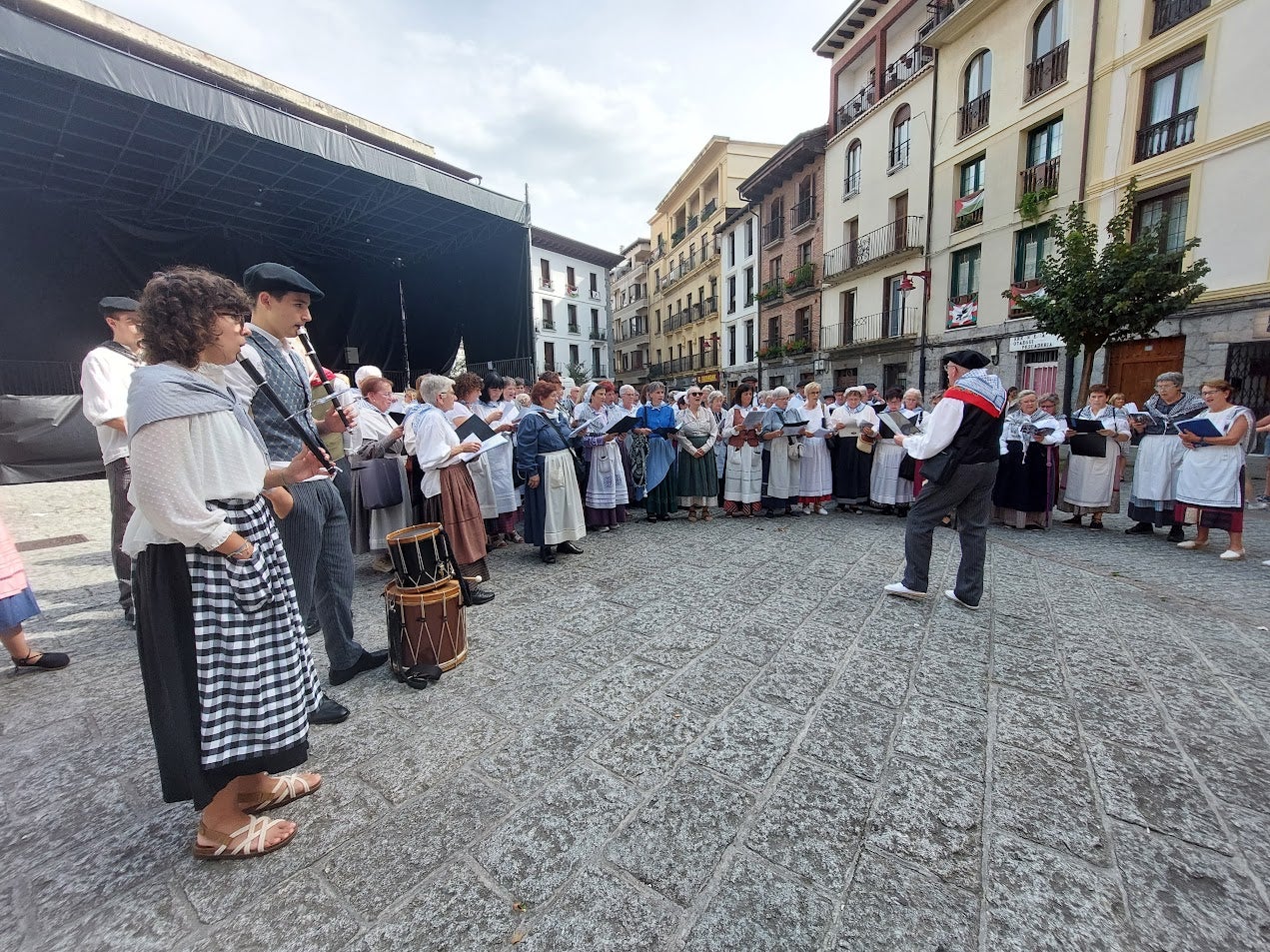 Euskal Jaiak toman las calles en Hernani