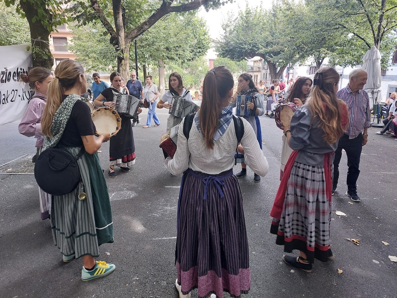 Euskal Jaiak toman las calles en Hernani