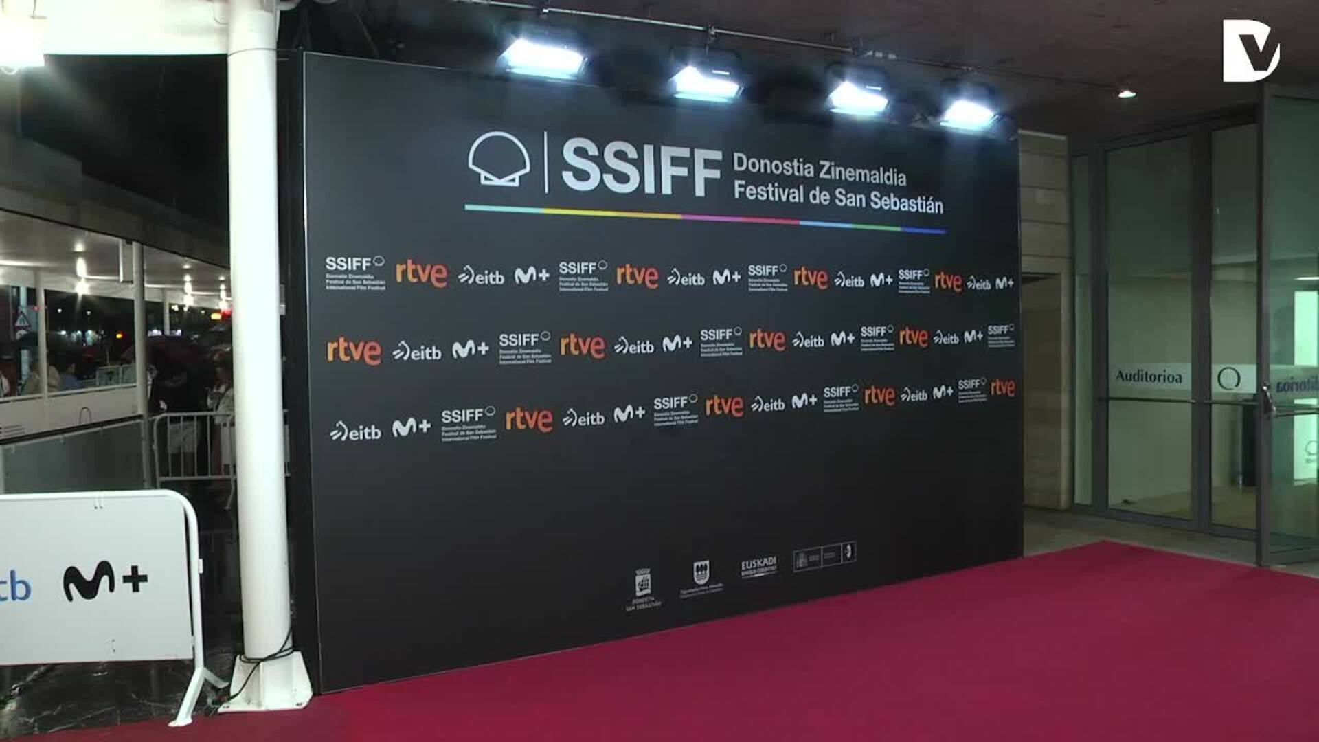 Revive la alfombra roja de Antonio de la Torre, Bárbara Lennie y el equipo de la película 'Los tigres' en el Zinemaldia