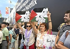 Protestas contra el genocidio en Gaza antes de la gala inaugural del Zinemaldia.