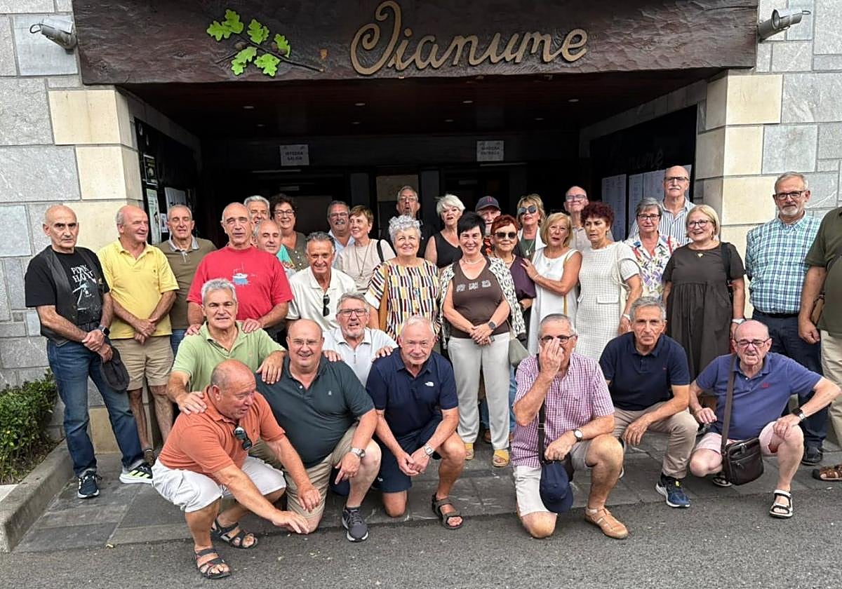 Comida de quintos de 1957 en Oianume