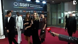 Angelina Jolie habla para el micrófono de El Diario Vasco: estaba encantada con la reacción del público ante su película.