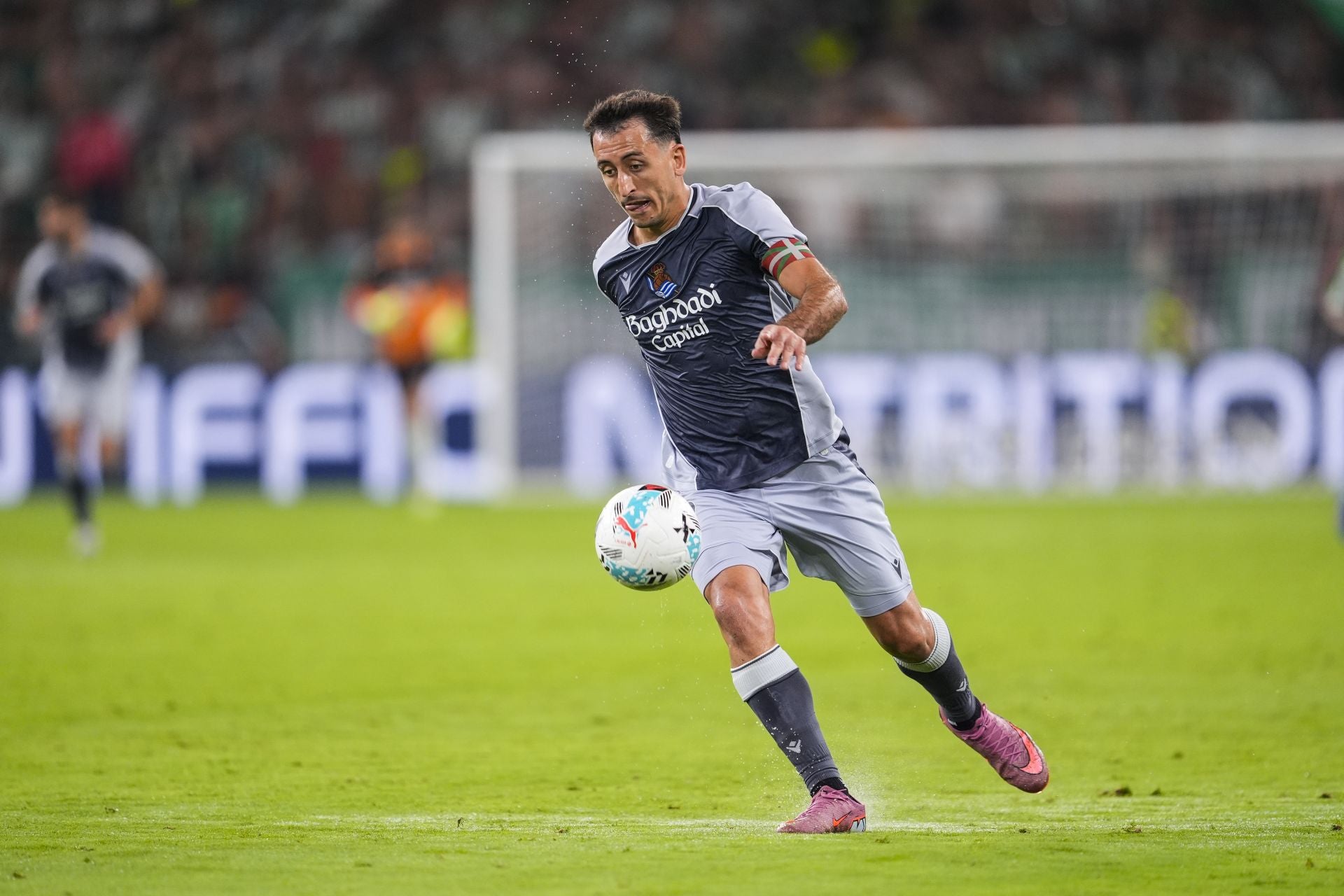 Oyarzabal controla un balón el viernes en La Cartuja