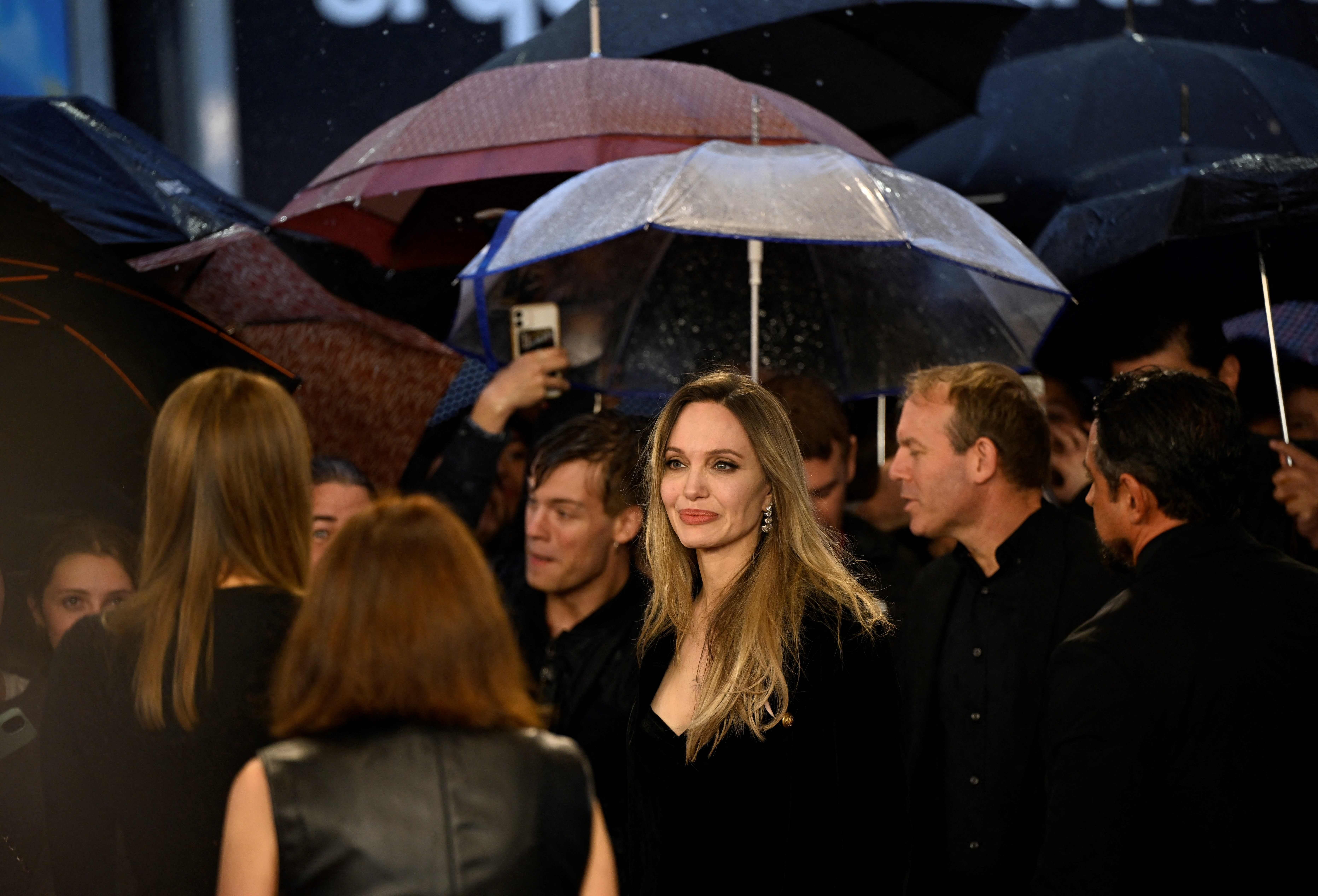 Las mejores imágenes del paso de Angelina Jolie por la alfombra roja del Festival de Cine de San Sebastián