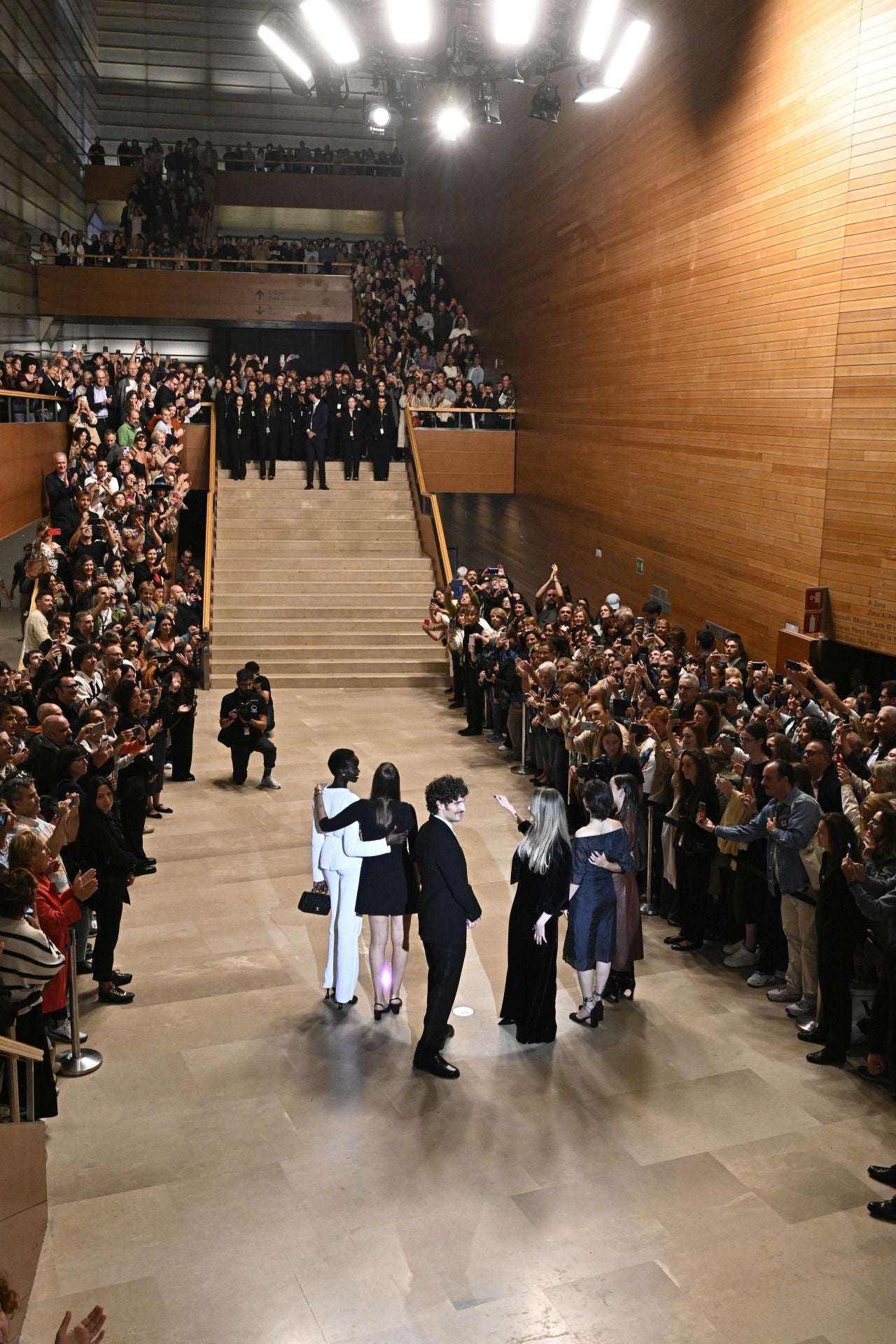 El caluroso aplauso a Angelina Jolie en el Kursaal de San Sebastián