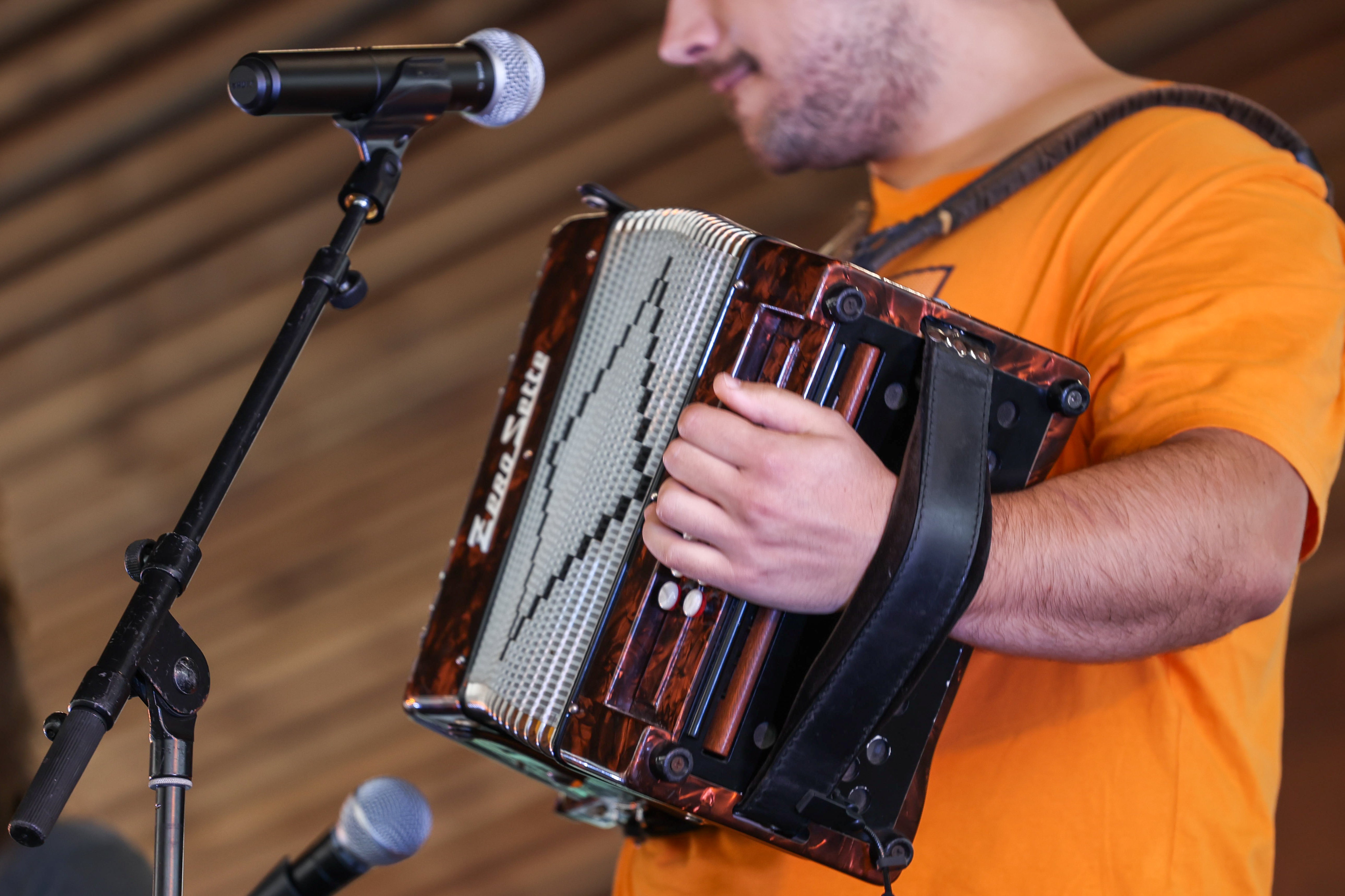 La lluvia no puede con las Euskal Jaiak en Hernani
