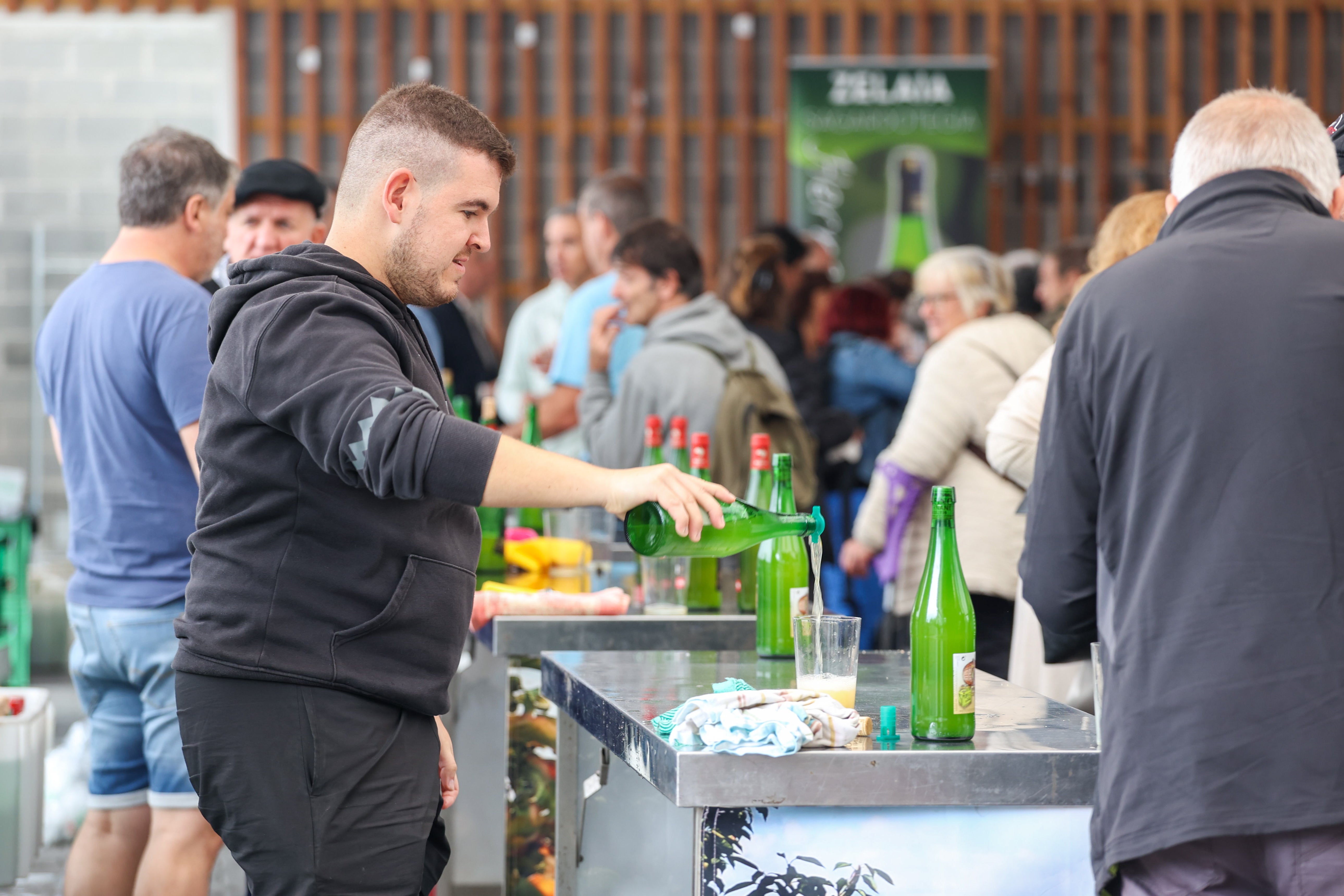 La lluvia no puede con las Euskal Jaiak en Hernani