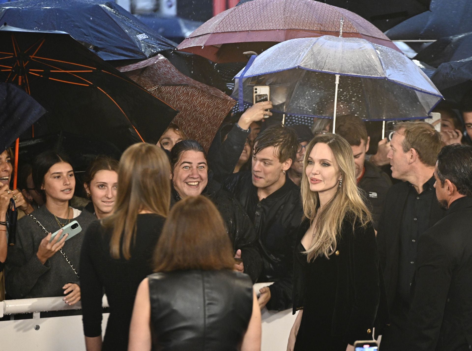 Las mejores imágenes del paso de Angelina Jolie por la alfombra roja del Festival de Cine de San Sebastián