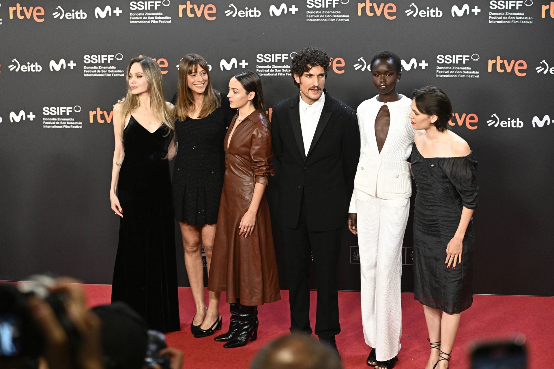 Las mejores imágenes del paso de Angelina Jolie por la alfombra roja del Festival de Cine de San Sebastián