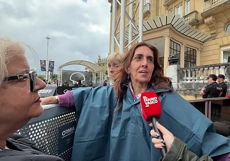 Gran expectación por la llegada de Angelina Jolie: «Llevamos aquí desde las diez de la mañana»