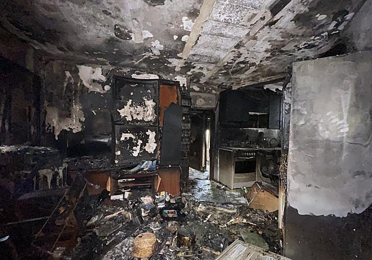 Así quedó el interior de la vivienda incendiada.