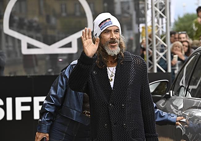 Óscar Jaenada a su llegada al María Cristina