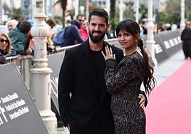 Isco Alarcón, con Sara Sálamo en la alfombra del Victoria Eugenia.