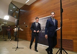 El lehendakari, Imanol Pradales, y el consejero de Industria, Mikel Jauregi.