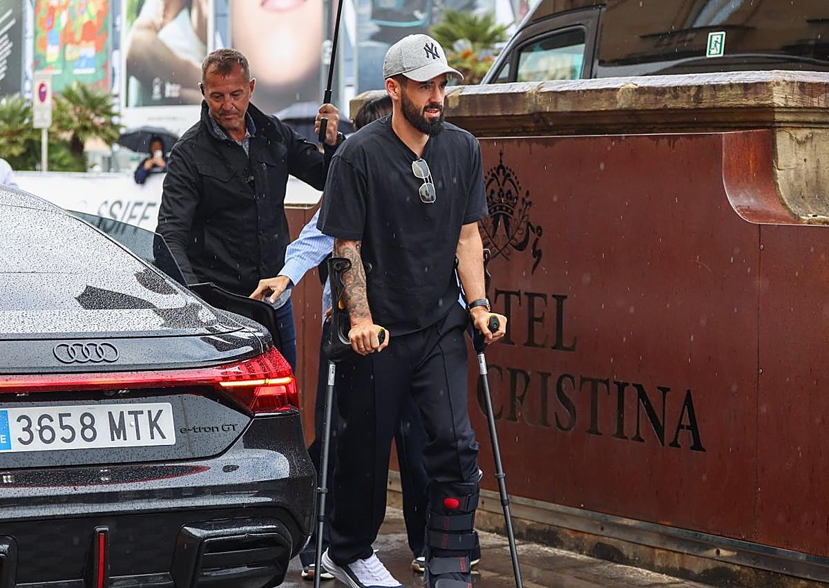 Imagen secundaria 1 - Isco Alarcón y Sara Sálamo a su llegada al Hotel María Cristina.