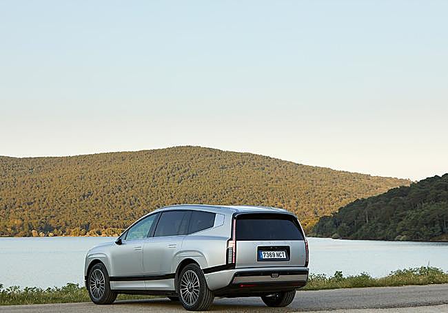 Su capacidad de carga es más que notable con 908 litros de capacidad utilizando cinco plazas