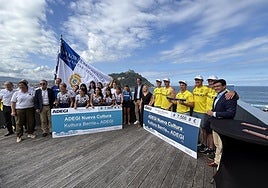 Arraun Lagunak y Orio, recientemente galardonados por Adegi