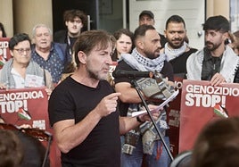 Antonio de la Torre ha leído el manifiesto frente al Teatro Victoria Eugenia