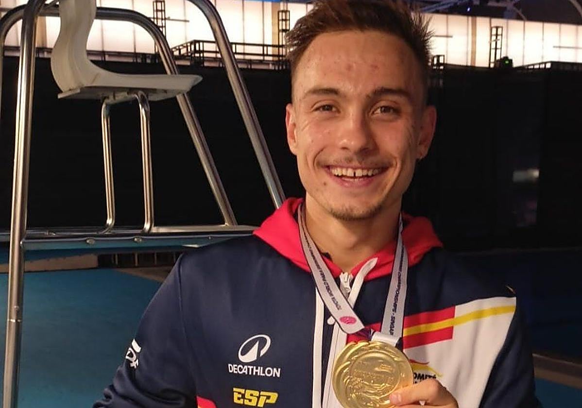 Iñigo Llopis con la medalla de oro.