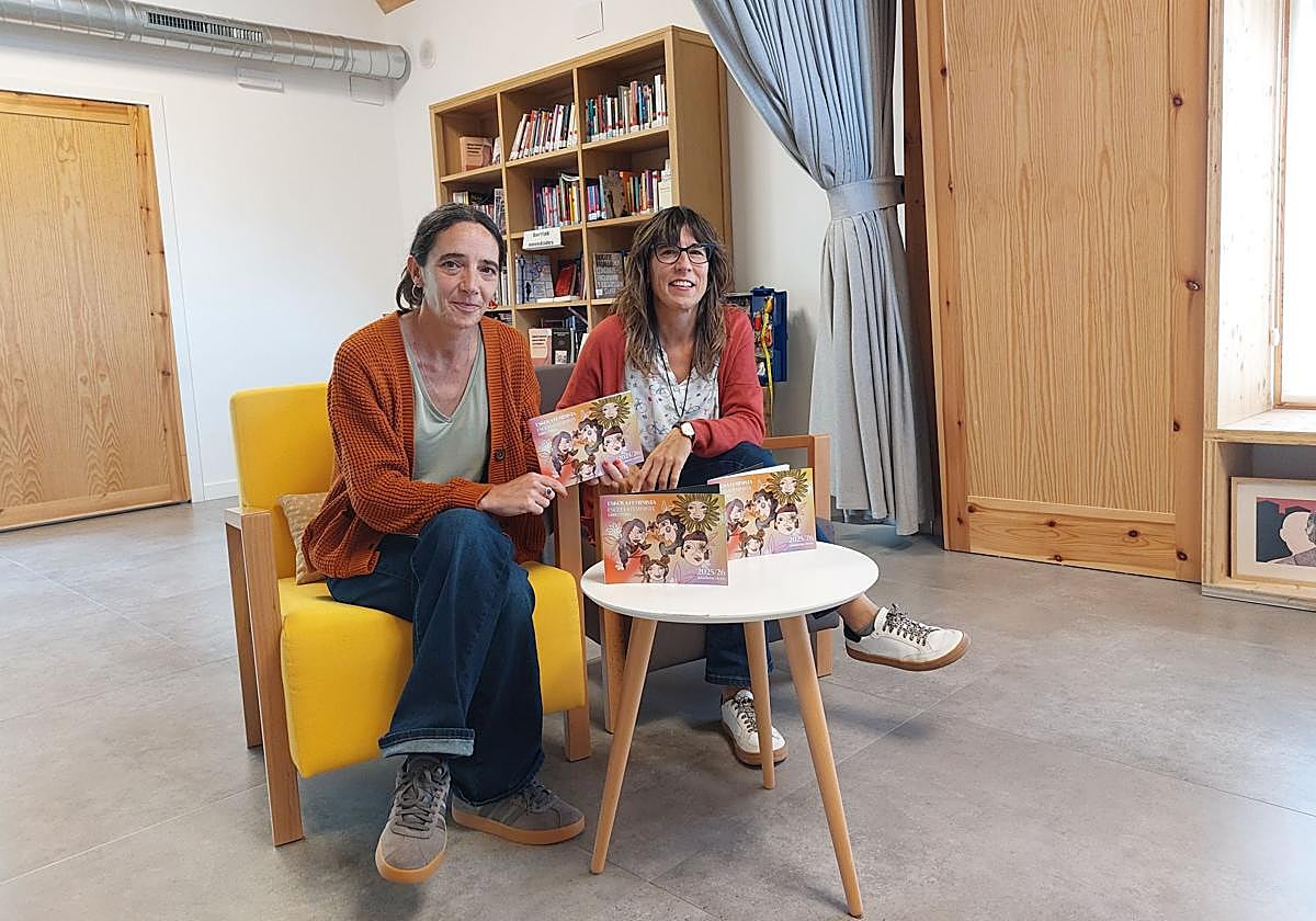 Cruz y Cuesta en el interior de Emakumeen Etxea