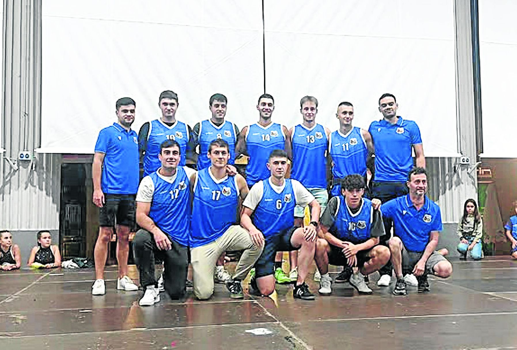 El equipo sénior masculino cosechó su primera victoria de la temporada.