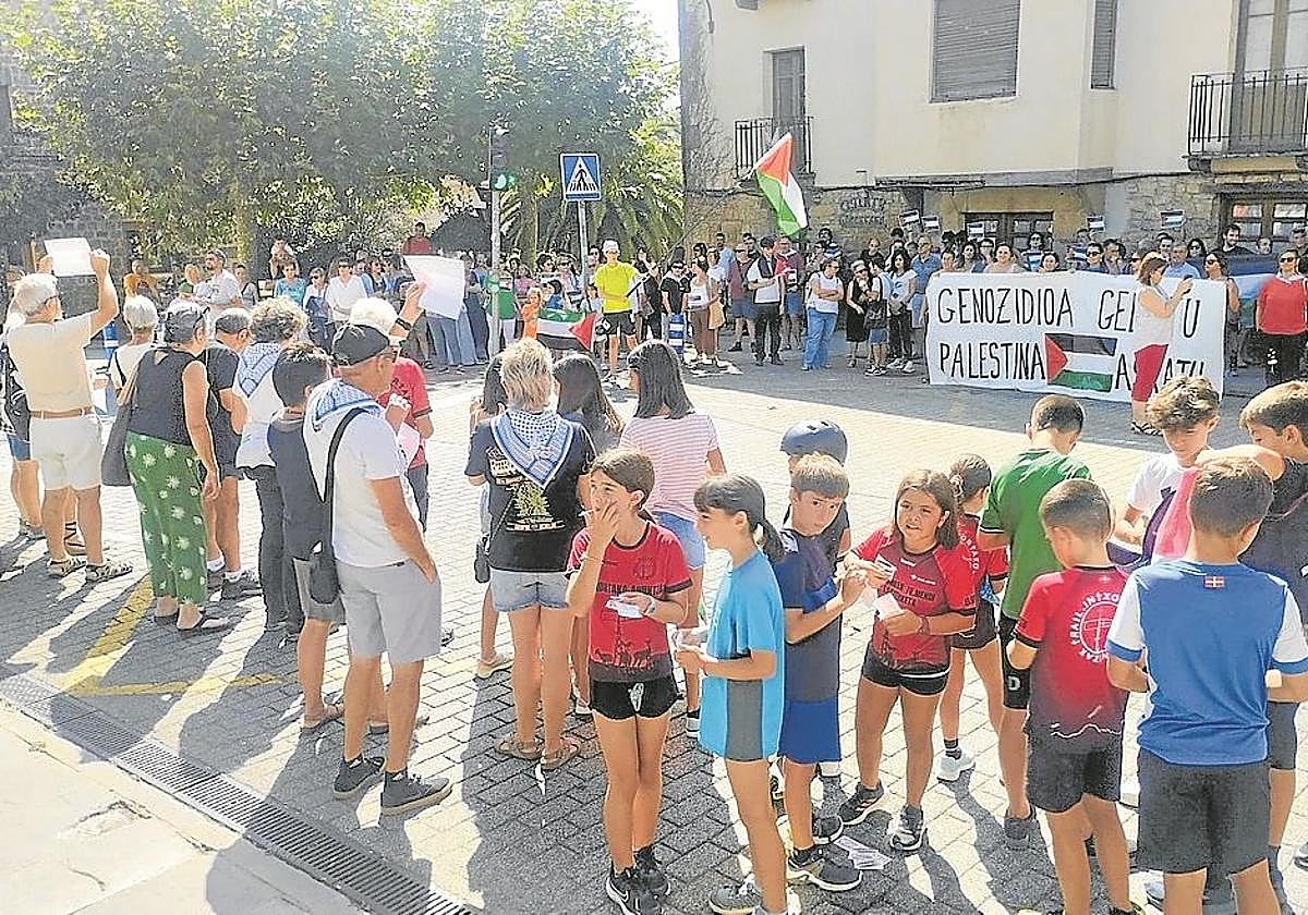 Los ganadores desde la salida en primera línea mientras la cantera multiplica la participación. Alta respuesta a la concentración contra el genocidio, y mucho ambiente en el ferial.