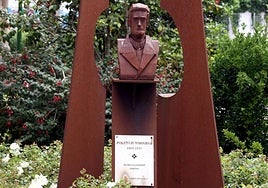 Escultura en memoria del alcalde Polentzi Markiegi, fusilado en 1937.