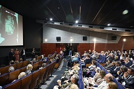Los codirectores del documental, Javier Roldán, Arantxa Aldaz y David Taberna, durante la presentación.