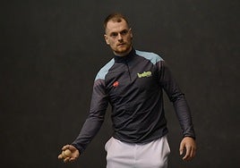 Unai Laso, en una elección de material.