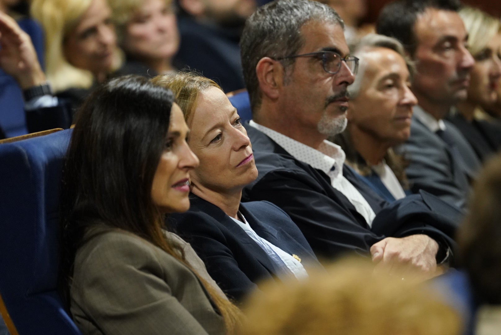 Los jeltzales, que acudieron a la proyección del documental, estuvieron atentos durante el coloquio posterior.