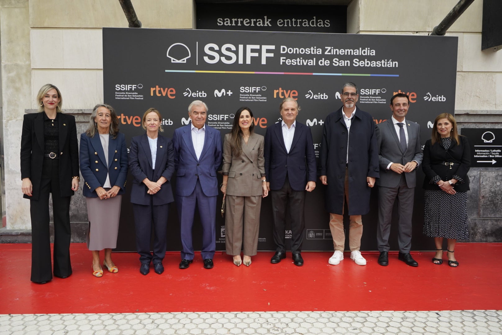 María Ubarretxena, Marisol Garmendia, Eider Mendoza, José María Bergareche, Bakartxo Tejeria, Ignacio Ybarra, Eneko Goia, Mikel Torres y María Jesús San José.