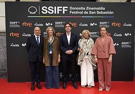 Javier Roldán, Ana Iríbar, David Taberna, Consuelo Ordóñez y Arantxa Aldaz, antes del pase.
