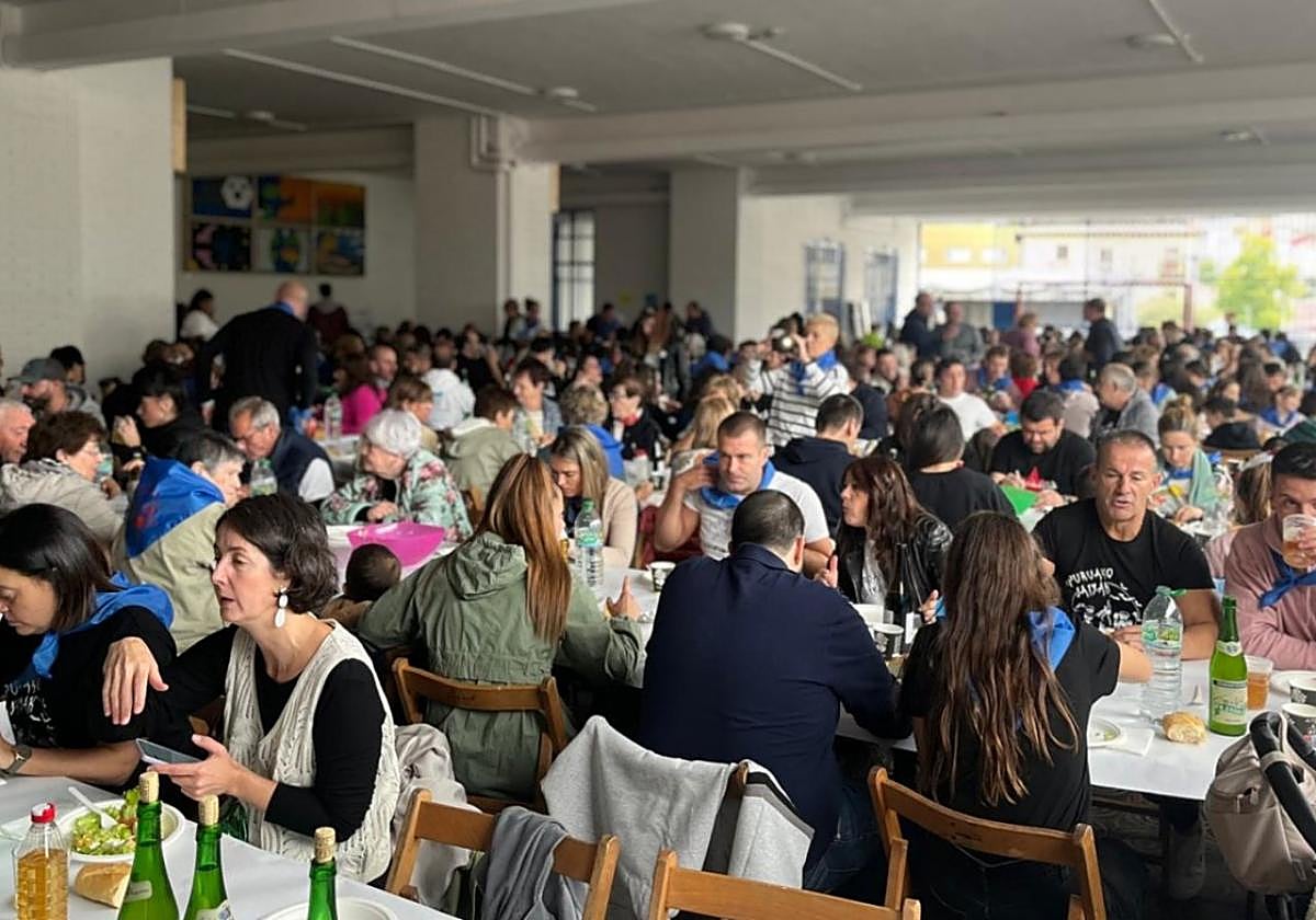 La comida popular volverá a ser uno de los actos principales de las fiestas de Ipurua al contar con una masiva presencia de vecinos.
