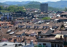 Vista general de viviendas de San Sebastián desde el monte Urgull.