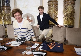 La concejala de Urbanismo, Nekane Arzallus, junto a su compañero Jon Insausti.