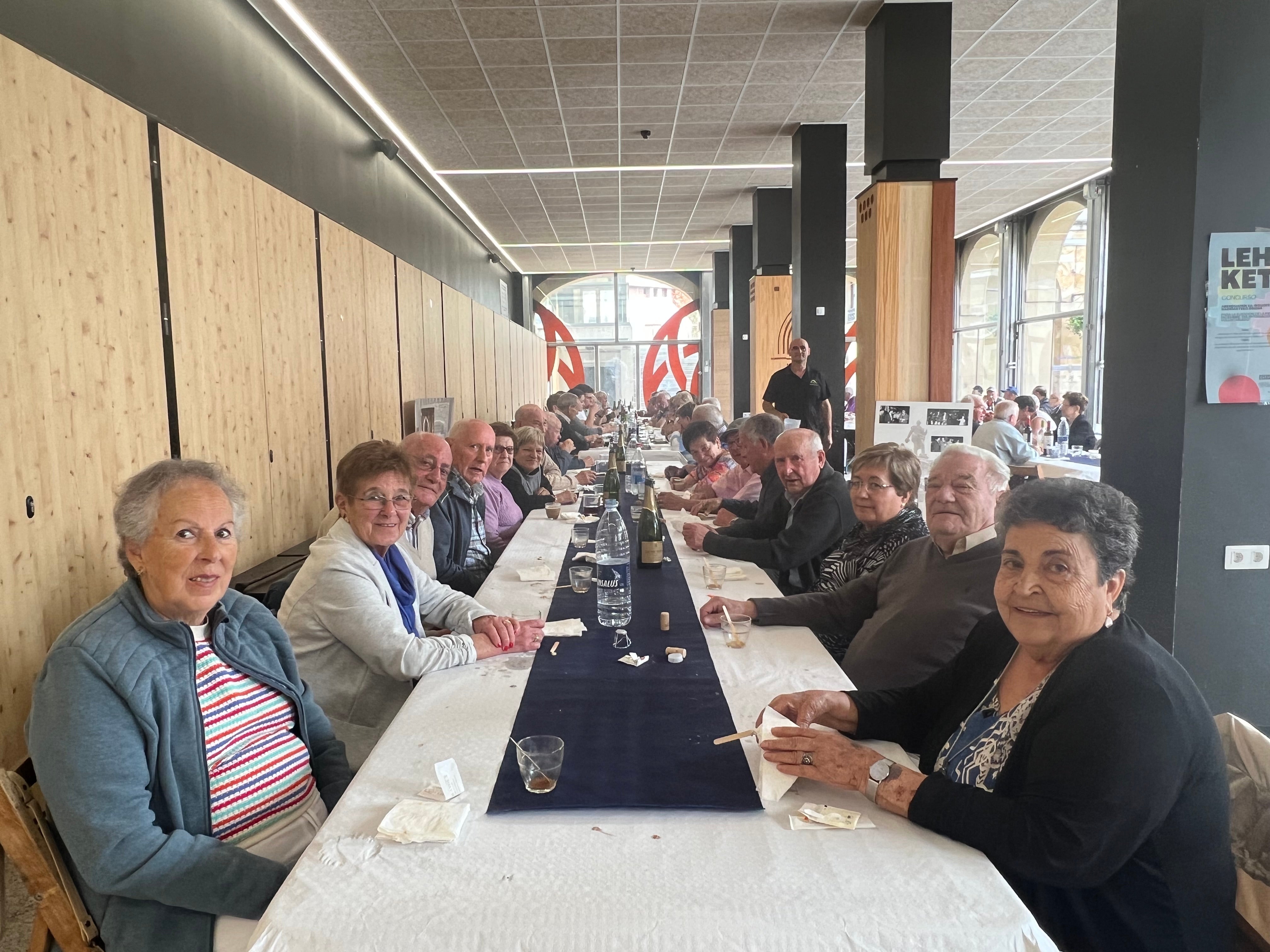 Llegar a los 80, un valioso regalo que Zumarraga ha celebrado con sus octogenarios este jueves